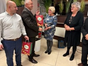 34d8e37e-17c2-4240-ba31-cf2901d96459